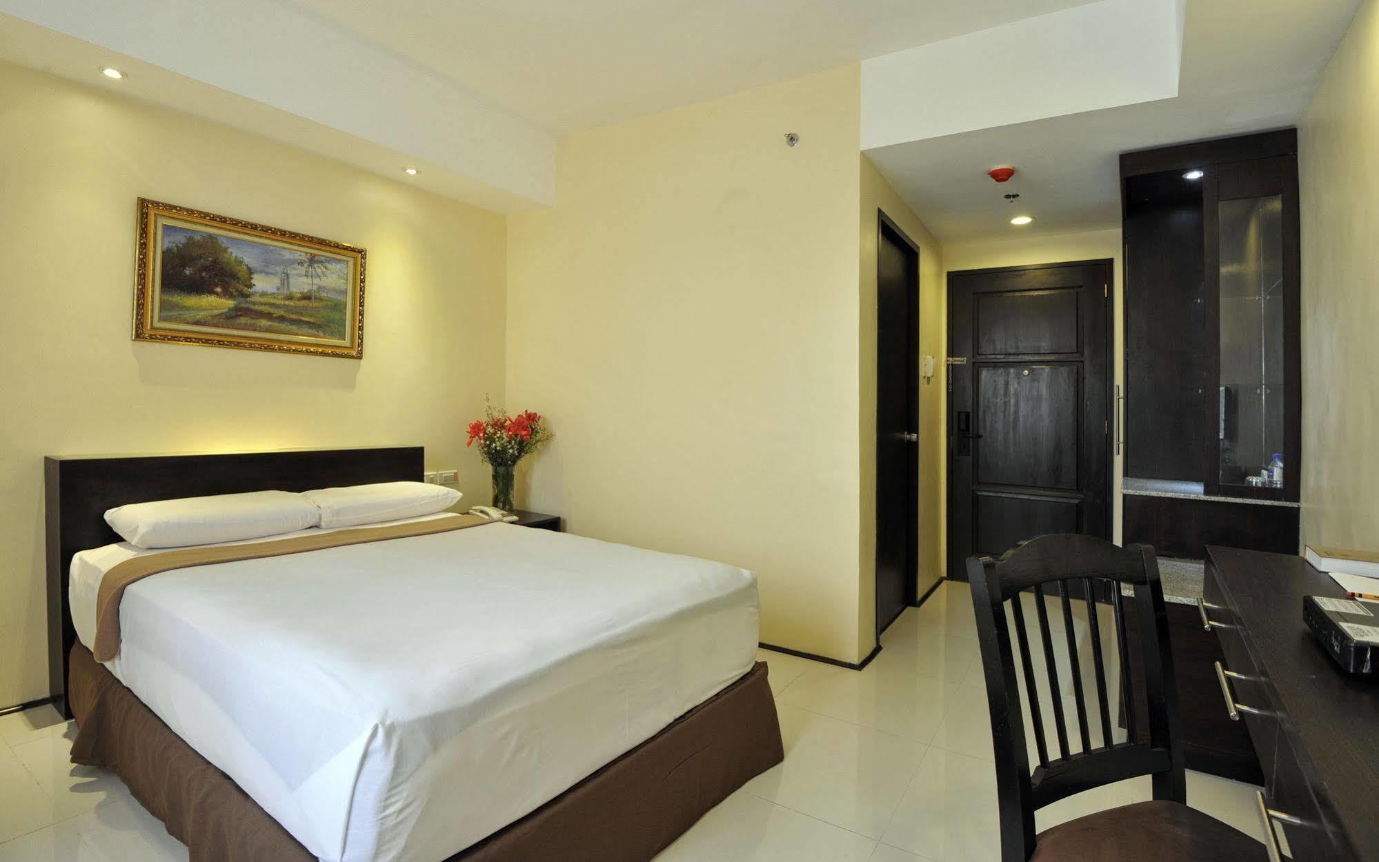 M Citi Suites Cebu Exteriör bild