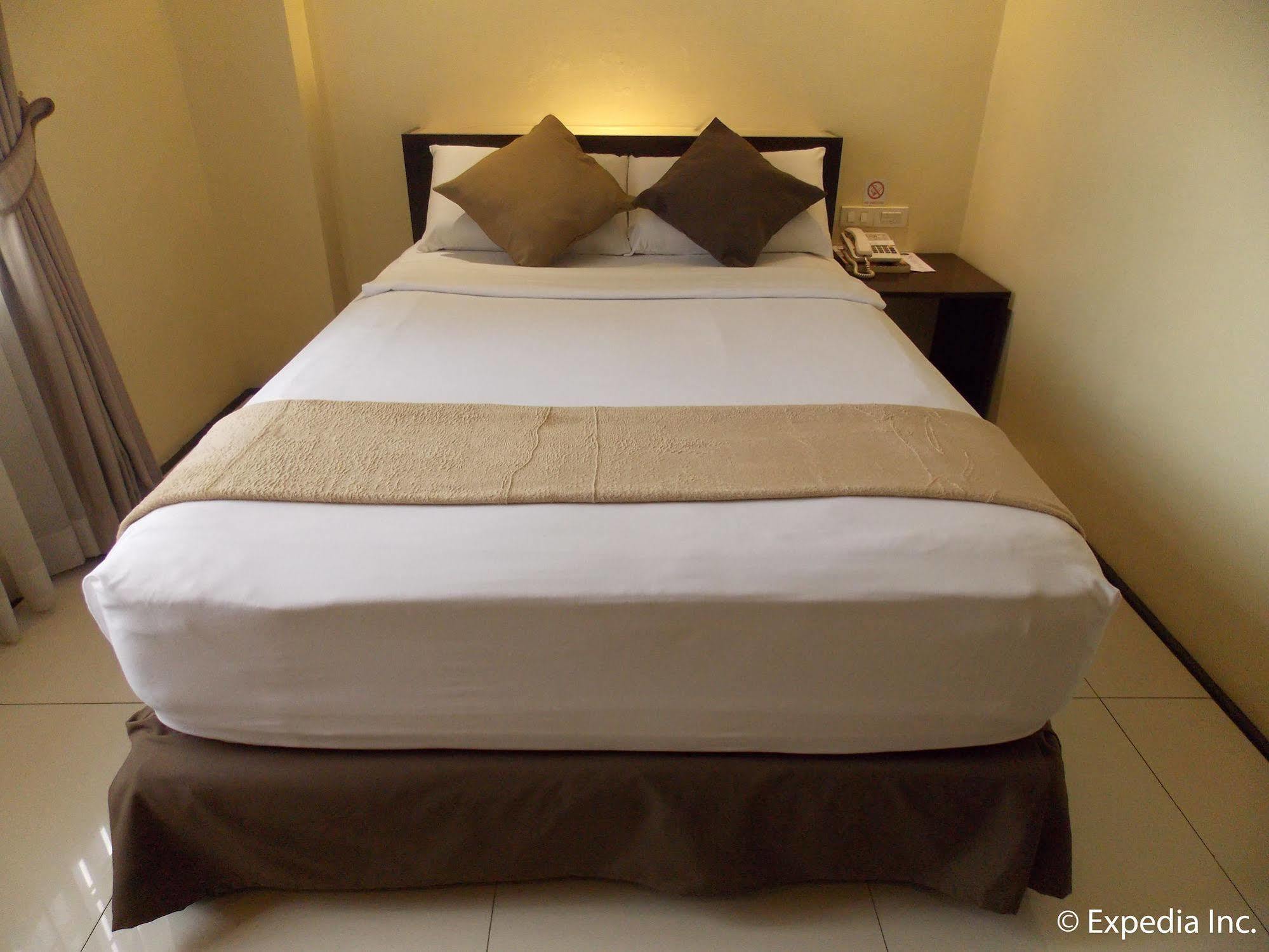 M Citi Suites Cebu Exteriör bild