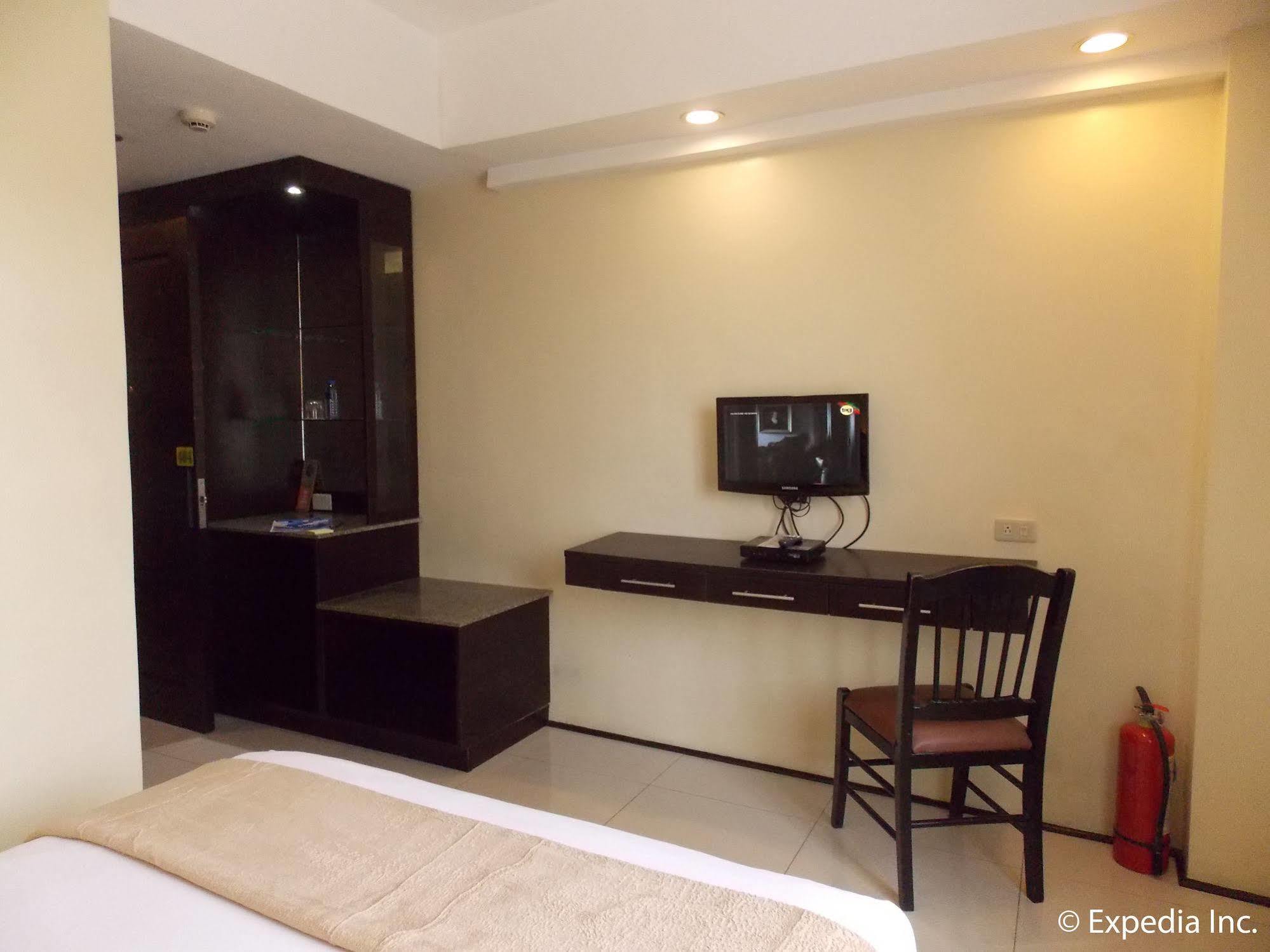 M Citi Suites Cebu Exteriör bild
