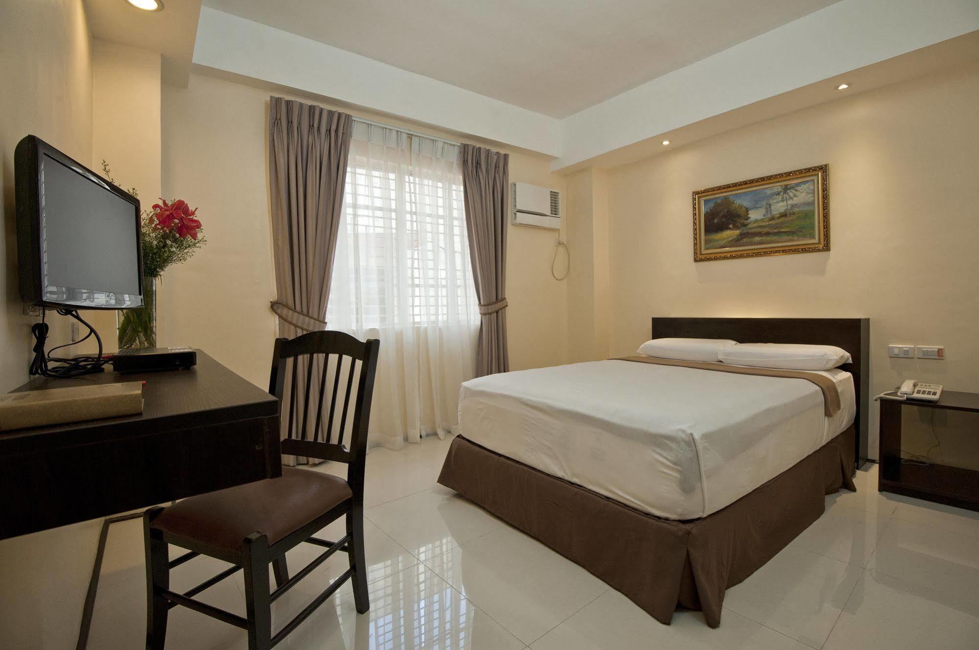 M Citi Suites Cebu Exteriör bild